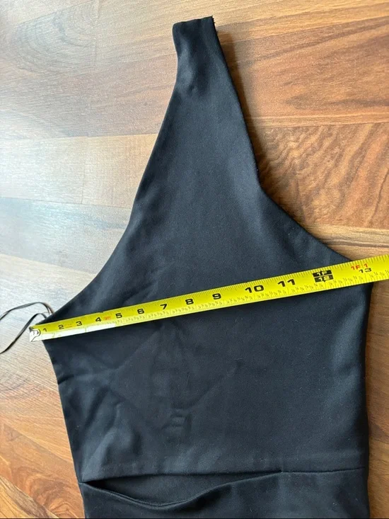 Abercrombie & Fitch Woman’s Size XS Black One-Shoulder Crop Top - Picture 8 of 9